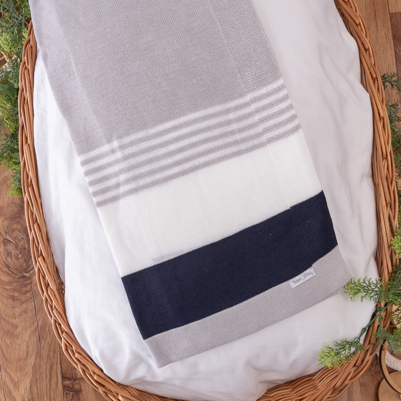 Manta de Linha Listrada - Cinza, Branco e Azul Marinho